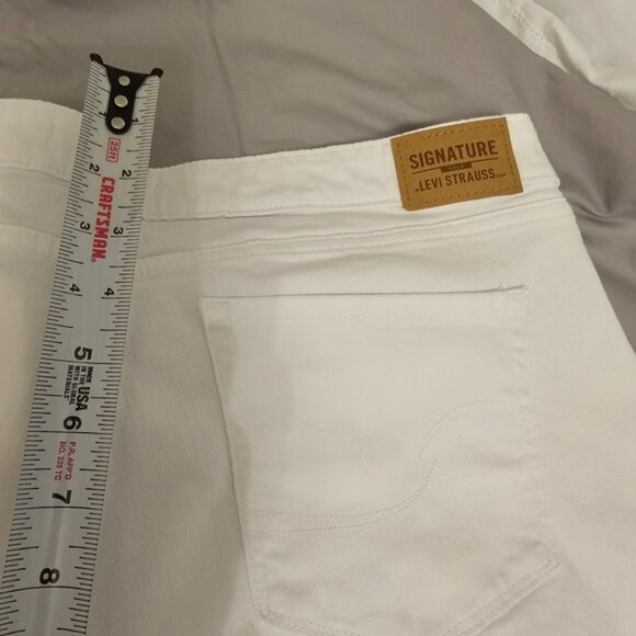 Levi's Cream Ankle Cropped Pants - Picture 4 of 7